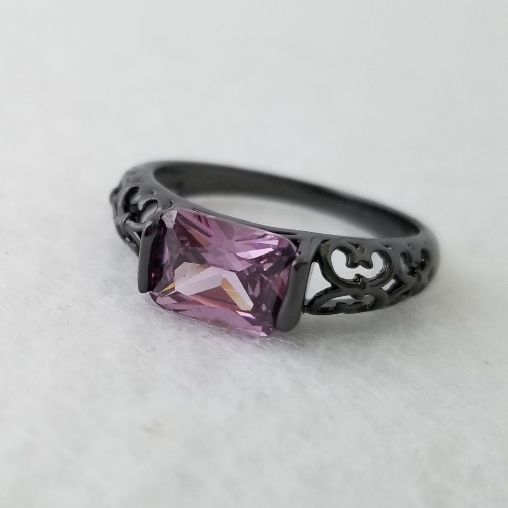 18k Horizontal Filigree Band - Picture 6 of 8